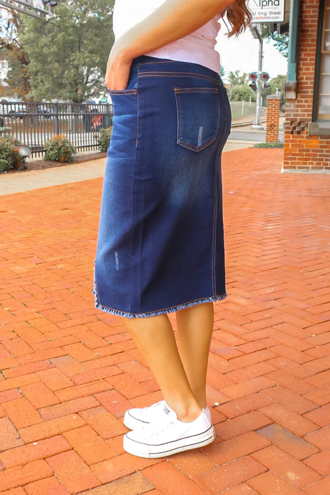 Becca Distressed Denim Skirt (Dk. Indigo)