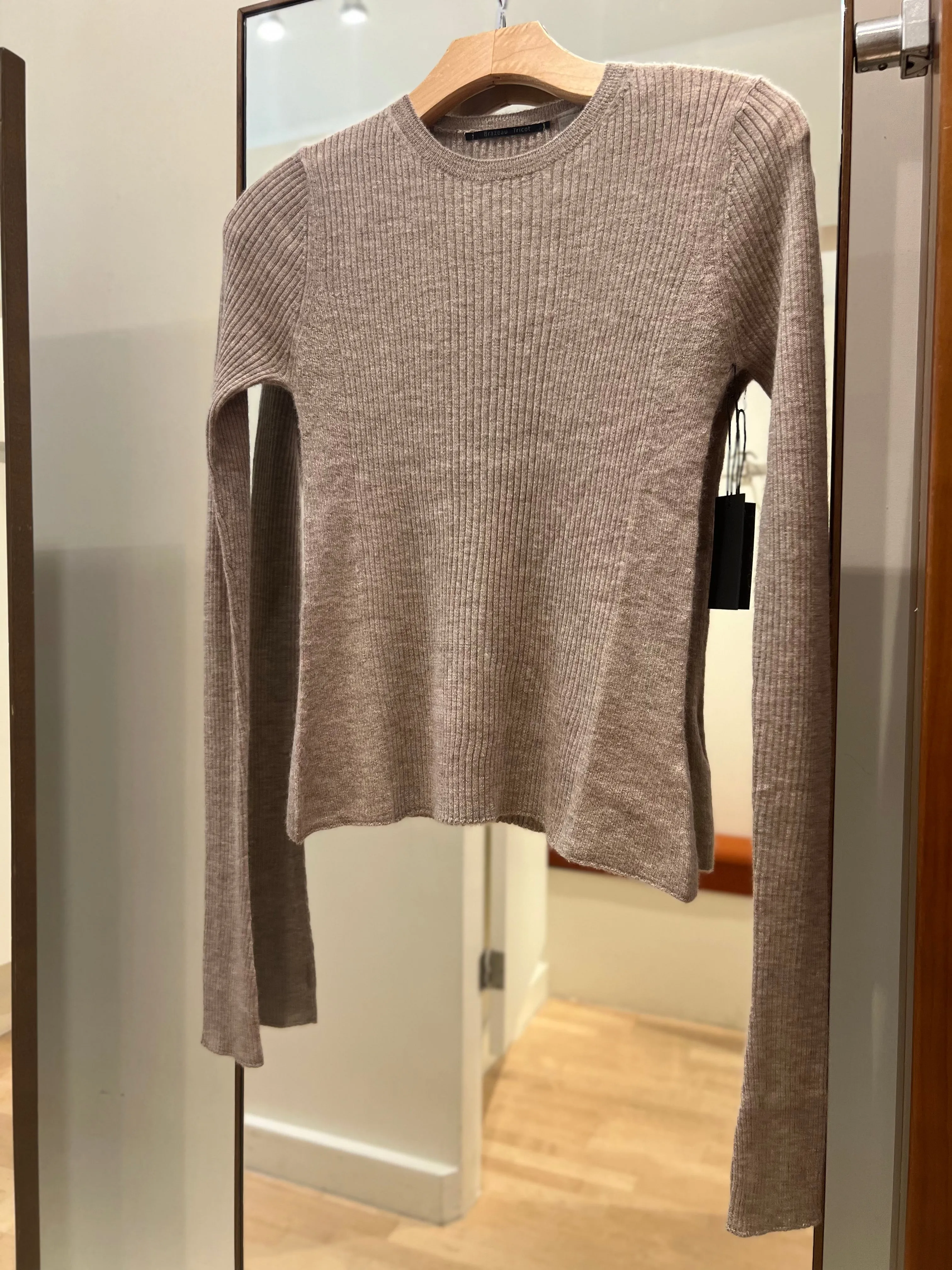 Brazeau Tricot - All thumbs cashmere sweater in Toast